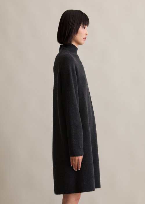 Knitted dress regular — Black
