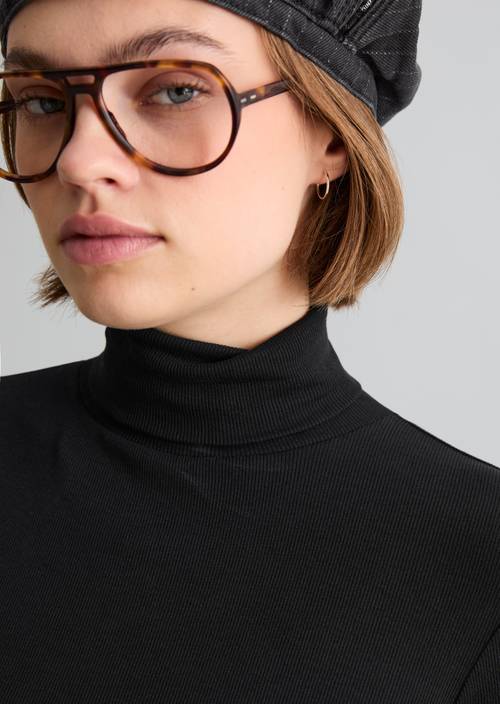 Turtleneck longsleeve slim Black in detail view