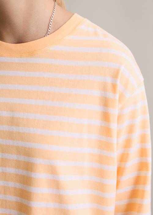 Regular de manga larga Light Orange en vista detallada