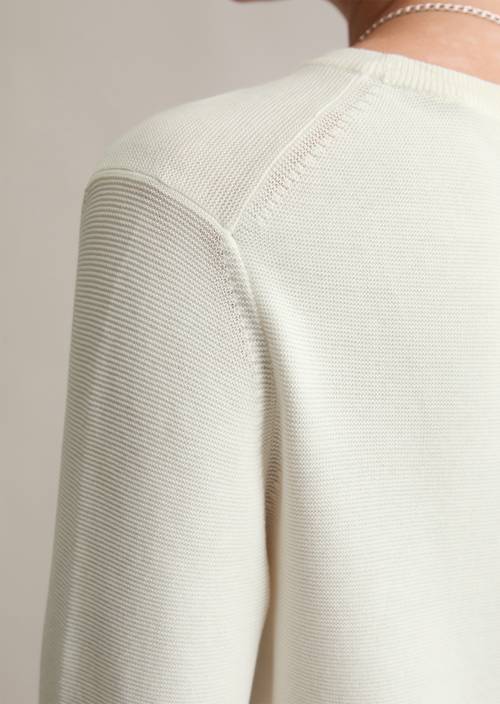Pullover regular Silky White in Detailansicht