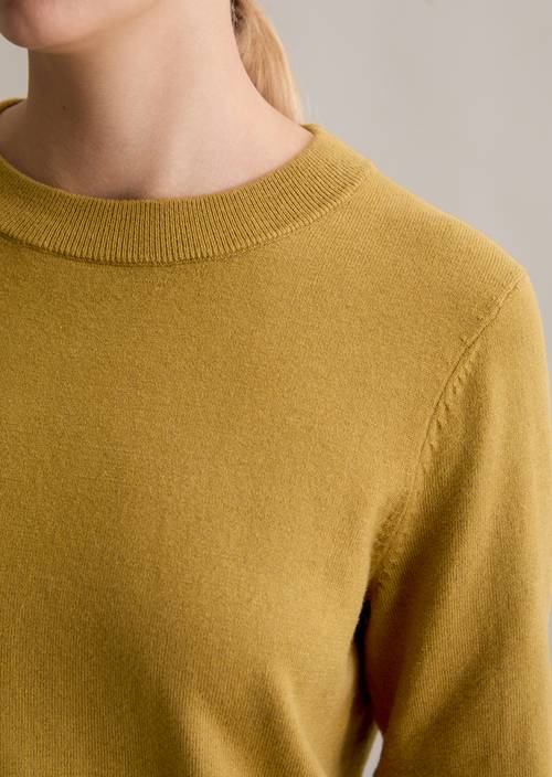 Trui regular Dark Yellow Melange in detailaanzicht