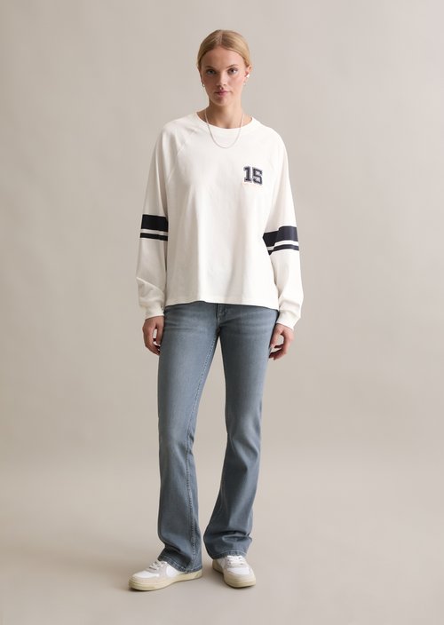 College-style longsleeve relaxed — Silky White