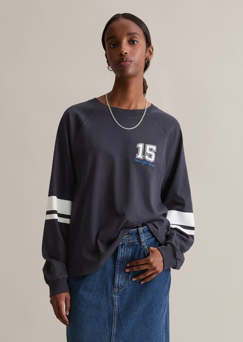 College-style longsleeve relaxed — Blue Depths