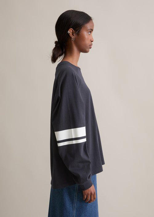 College-style longsleeve relaxed — Blue Depths