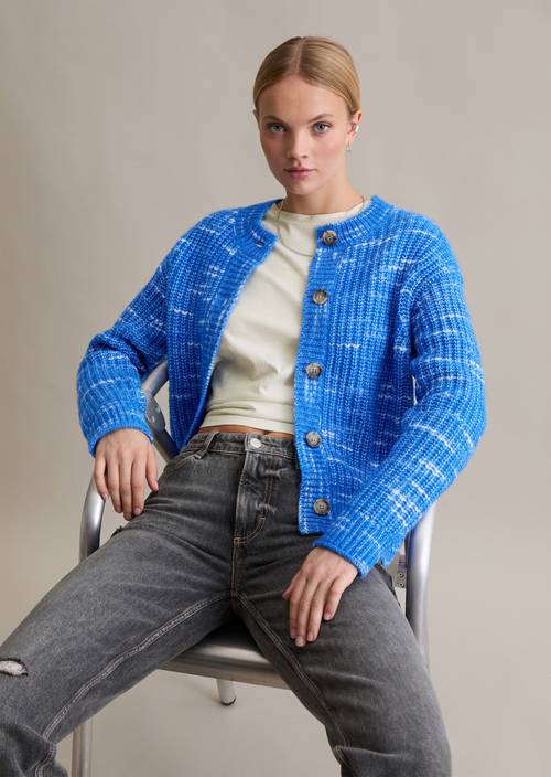 Chunky cardigan cropped Pale Cobalt en vue de face