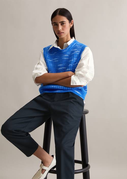 Luźny sweter Pale Cobalt w widoku z przodu