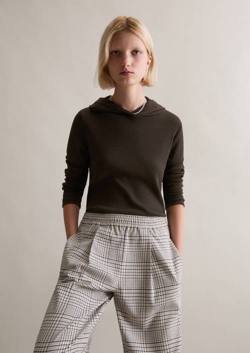 Hoodie longsleeve slim Black Espresso in front view