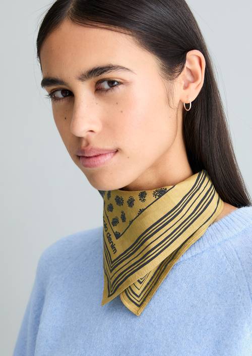 Bandana Medium Beige worn on model