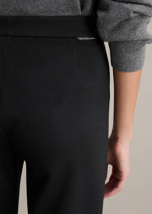 Dresové kalhoty slim Black v detailním pohledu