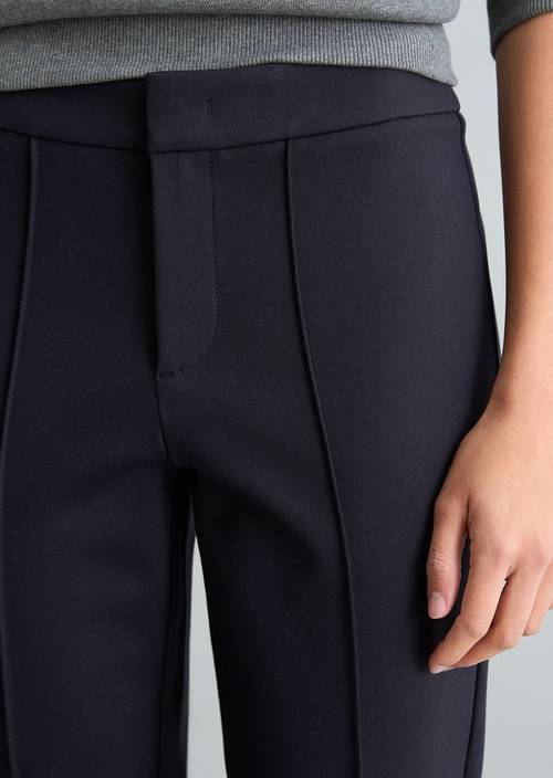 Dresové kalhoty slim Blue Depths v detailním pohledu