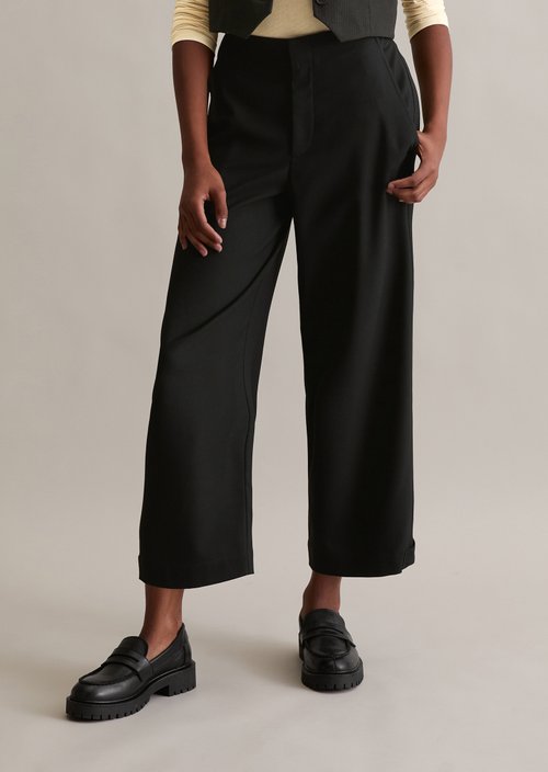 Relaxed pants — Black