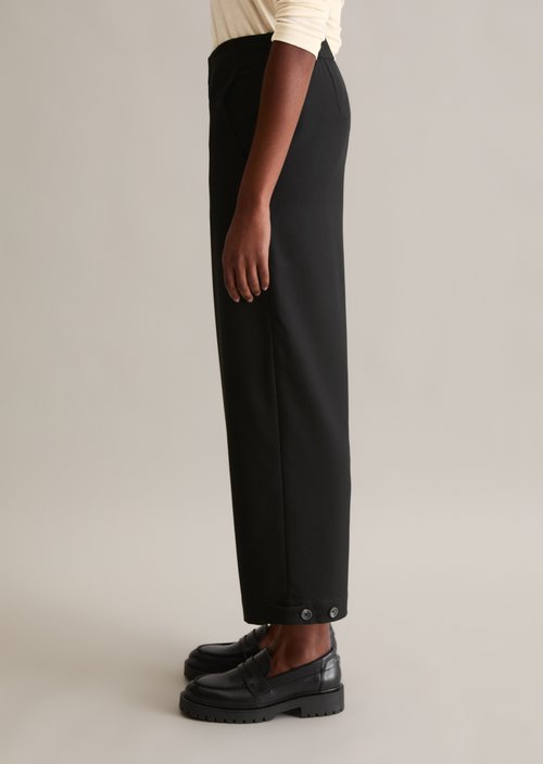 Relaxed pants — Black