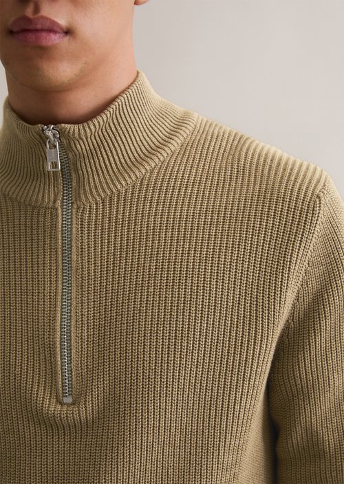 Troyer relaxed — Pale Khaki