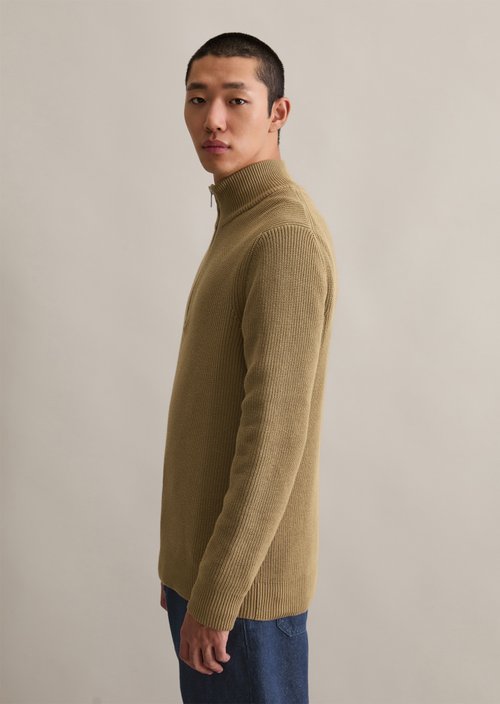 Troyer relaxed — Pale Khaki