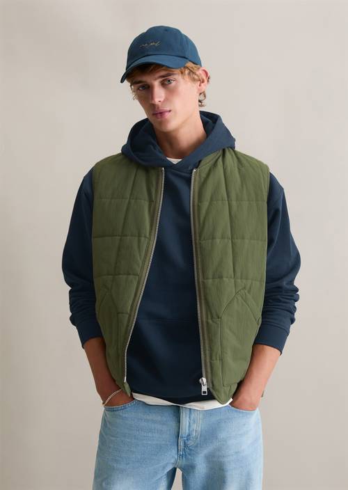 Outdoor-Weste regular Dark Moss in Frontalansicht