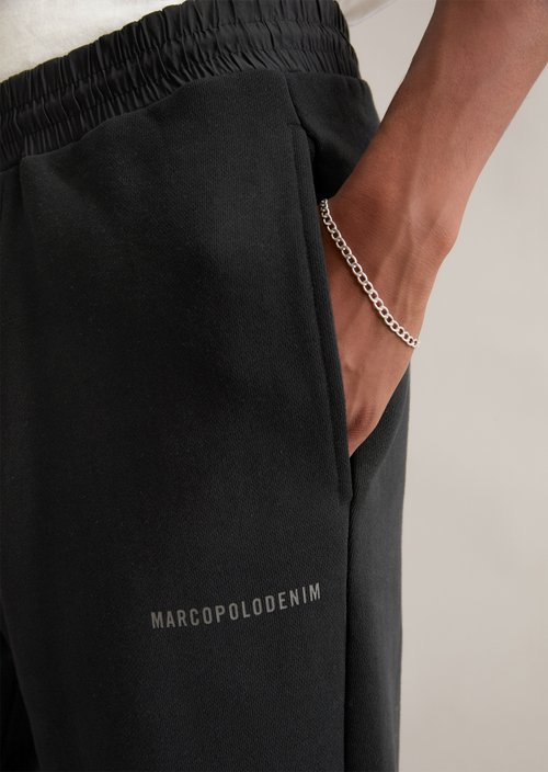Relaxed sweatpants — Black