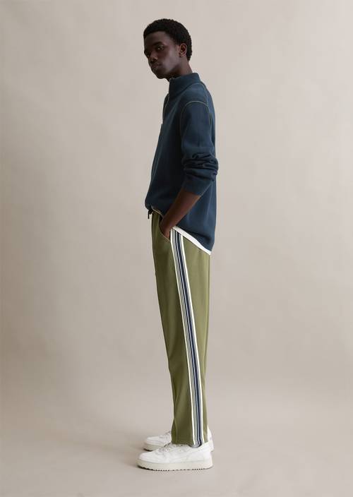 Trainingshose relaxed Dark Moss in Frontalansicht