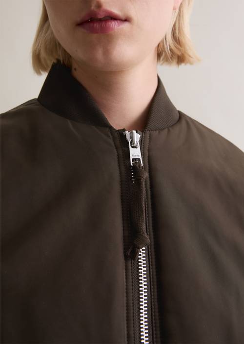 Aviator-stijl relaxed cropped blouson Black Espresso in detailaanzicht