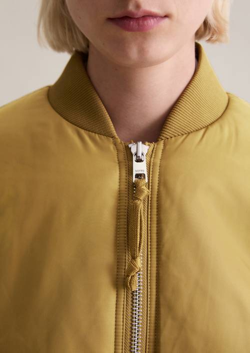 Aviator-stijl relaxed cropped blouson Golden Ocher in detailaanzicht