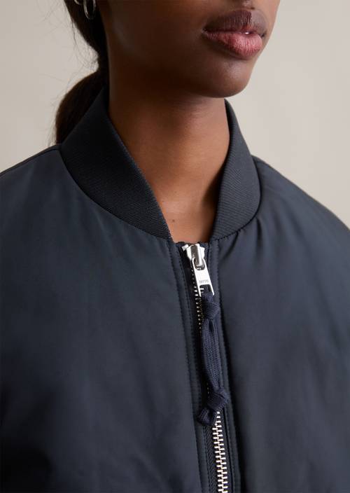 Aviator-stijl relaxed cropped blouson Blue Depths in detailaanzicht