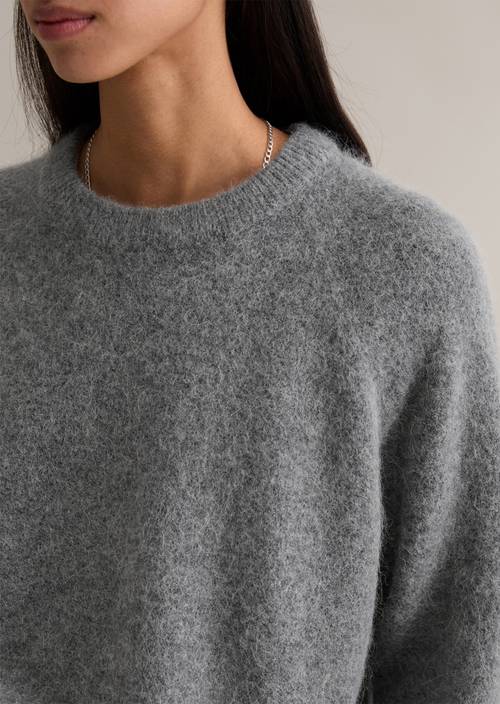 Sweter z dzianiny o luźnym kroju Asphalt Melange w widoku szczegółowym