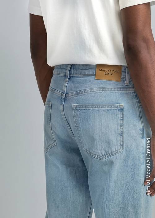 Jeans modèle Aric tapered Light Blue en vue détaillée