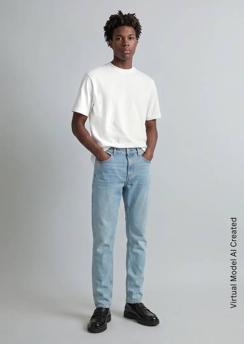 Jeans modèle Aric tapered Light Blue en vue de face