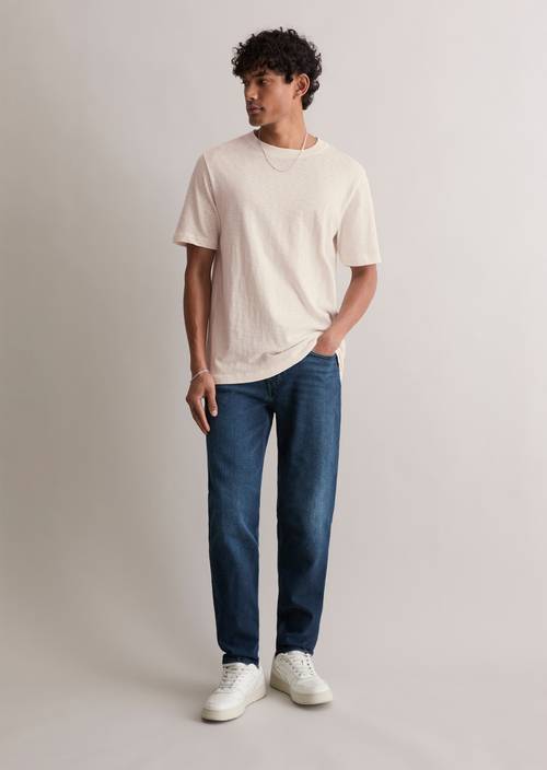 Jeans Model Aric tapered Dark Blue in Frontalansicht