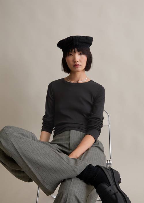 T-shirt long slim Black en vue de face