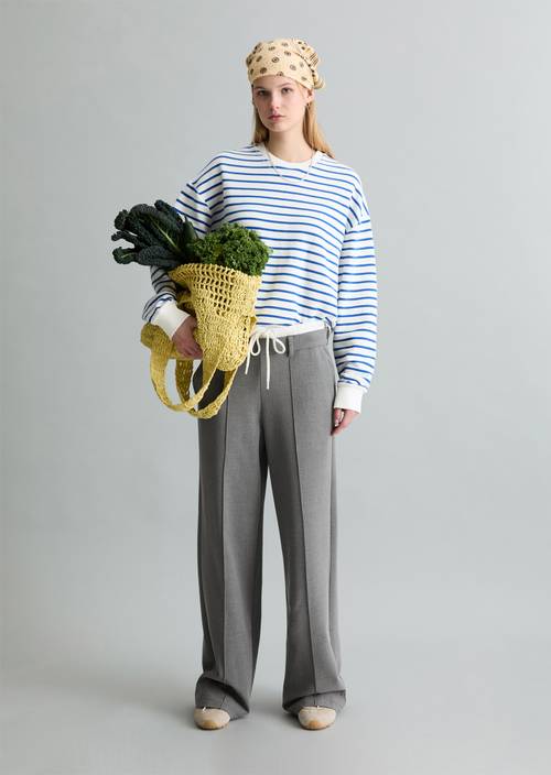 Oversize pruhovaná mikina Medium Blue v předním pohledu