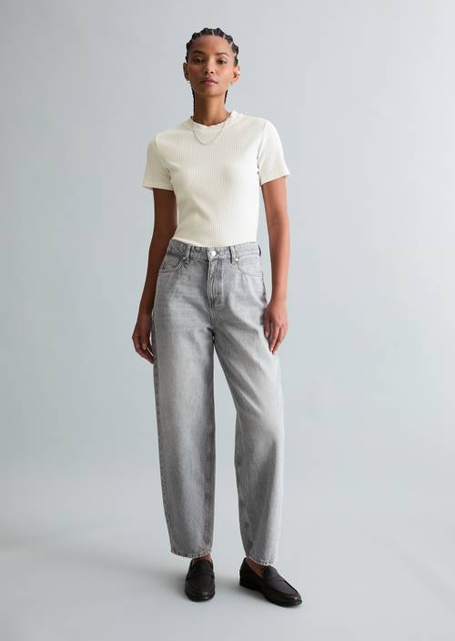Jeans model Stine Barrel cropped Light Grey in front view