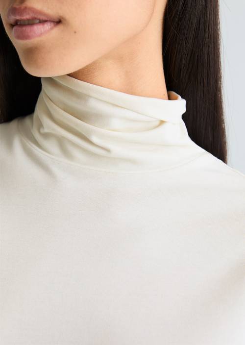 Turtleneck manches longues slim Silky White en vue détaillée
