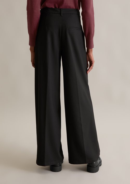 Relaxed pants — Black
