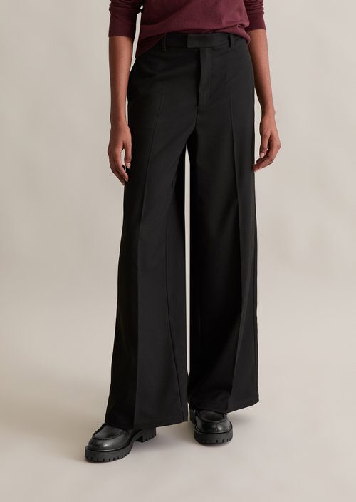 Relaxed pants — Black