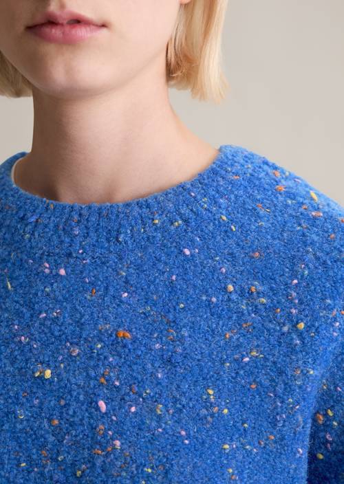 Jersey oversize de bouclé Pale Cobalt en vista detallada