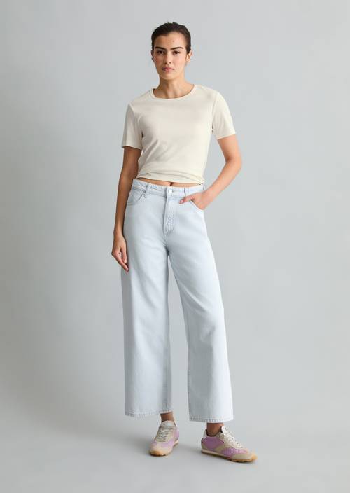 Vaqueros modelo Tomma anchos Light Blue en vista frontal
