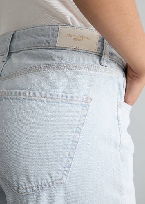 Vaqueros modelo Tomma anchos Light Blue en vista detallada
