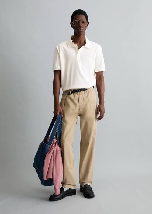Chino model Sune relaxed Frosty Sand in vooraanzicht