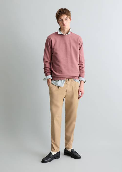 Chino modelo Anders regular Frosty Sand en vista frontal