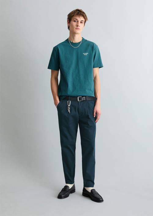 Chino modelo Anders regular Navy Teal en vista frontal