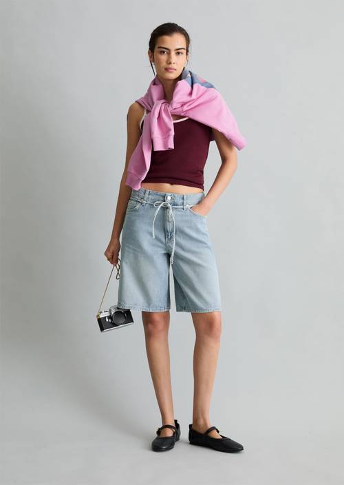 Bermudas modelo Jonnda Light Blue en vista frontal