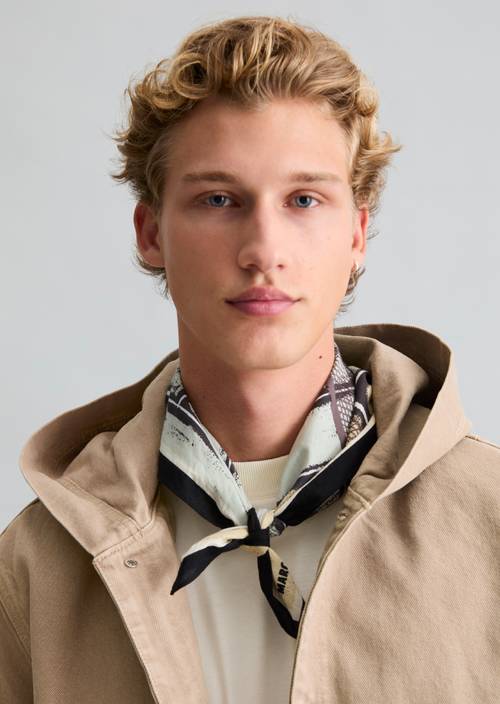 Bandana Light Green getragen am Model