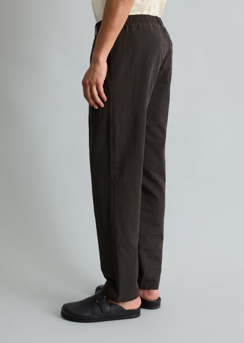 Chino model Filip relaxed — Broken Graphite