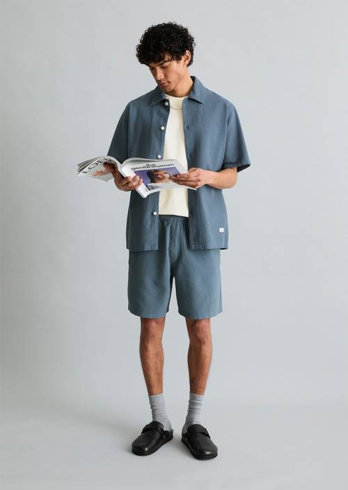 Short relaxed Cadet Blue en vue de face