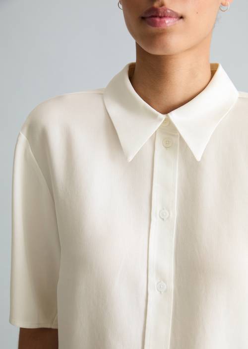 Crop-Bluse relaxed Silky White in Detailansicht