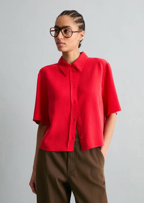 Crop-Bluse relaxed Carmine Red in Frontalansicht