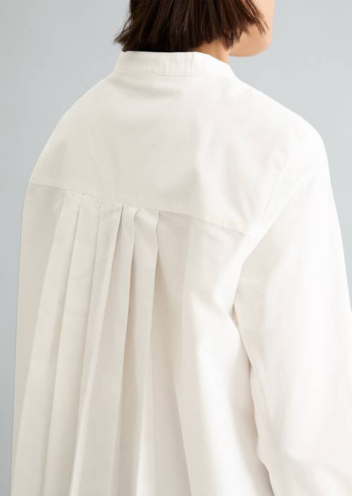Blusa regular con detalle de pliegues Silky White en vista detallada