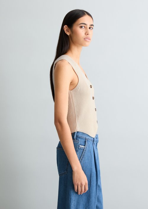 DfC knitted vest regular — Creamy White
