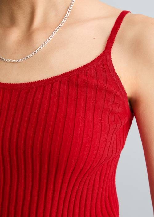 Feinstrick-Top slim Carmine Red in Detailansicht