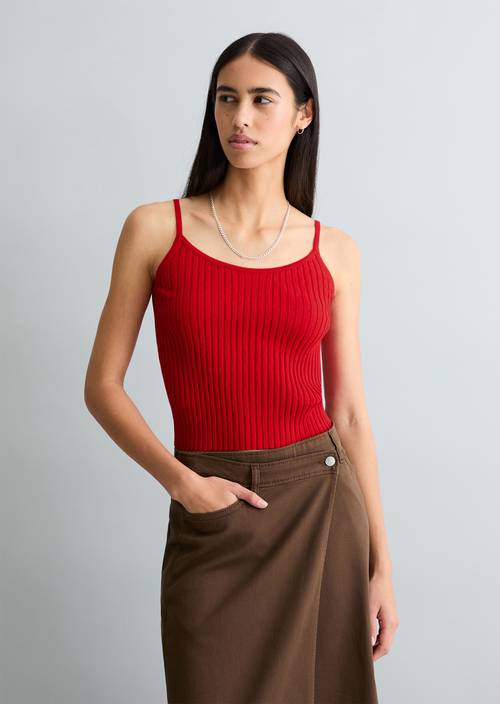 Feinstrick-Top slim Carmine Red in Frontalansicht
